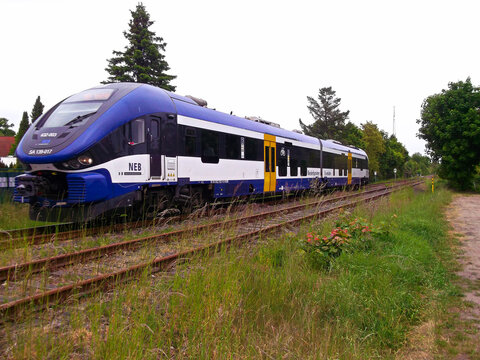 Templin, Brandenburgischen Landkreis Uckermark  / Deutschland - 18. Mai 2025: Regionalbahn mit der Aufschrift: NEB - Niederbarnimer 
Eisenbahn- Serie Bild 2