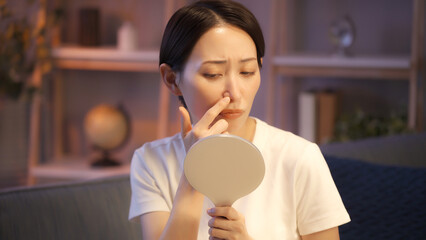 女性　スキンケア　肌トラブル