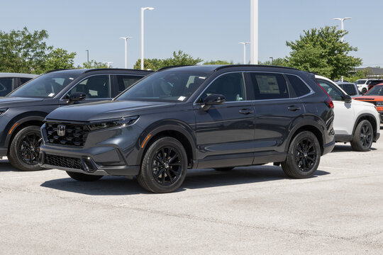 Honda CR-V Hybrid AWD Sport display. Honda offers the CRV with a 2.0L Direct Injected 4-Cylinder hybrid engine. MY:2025