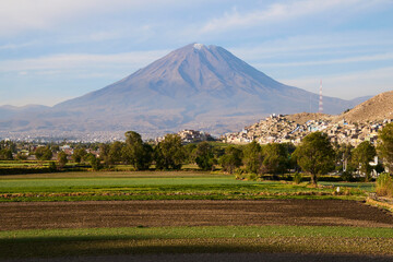 Obraz premium View of the Misti Volcano in the green countryside of Arequipa, Peru.