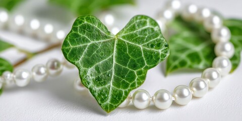 Elegant Heart-Shaped Green Ivy Leaf Necklace with Pearl Beads for Romantic Occasions