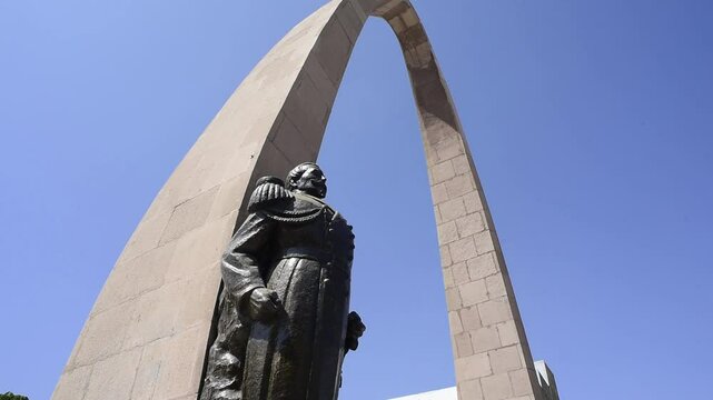the Monument to the Heroes, popularly known as "Parabolic Arch", is a monument located on the Civic Walk of the city of Tacna,peru