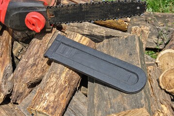protective cover for wood saw chain