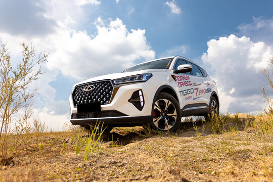 car on the road Chery Tiggo 7 Pro Max white SUV detail logo desert