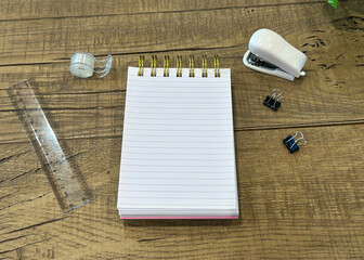 notebook and pencil　机の上の文房具