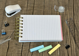 notebook and pencil　机の上の文房具
