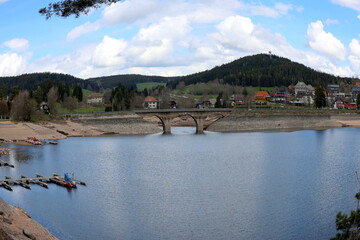 Schluchsee im Schwarzwald  unter Wolkenhimmel