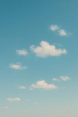 Obraz premium Blue sky with white clouds – peaceful summer weather background