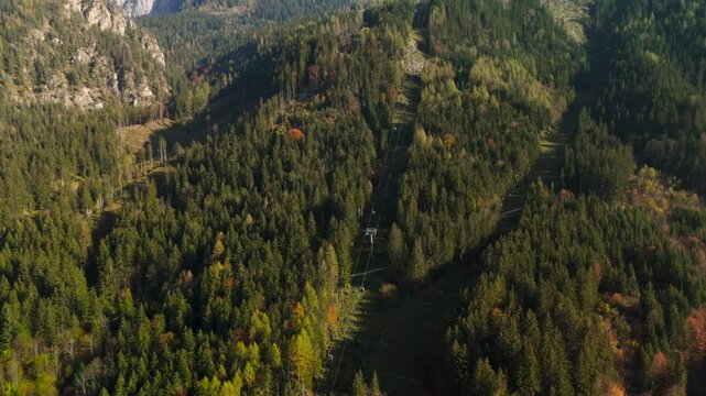 Jennerbahn am Koenigssee, Deutschland Luftaufnahme im Herbst. Cable car Jennerbahn up mountain in Schonau am Konigssee from Jenner aerial view in fall in Germany, Bavaria. Berchtesgadener Land. 