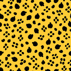Seamless cheetah print vector pattern. Repeating animal skin background design, wild feline texture, safari style