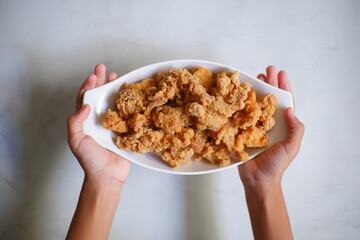 bowl of fried chicken 