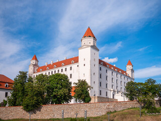 Obraz premium Bratislava Castle, a national symbol and pride of Slovakia. Historic landmark overlooking the capital, popular with tourists and important in Slovak history and culture.