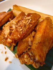 Crispy Fried Chicken Wings with Garnish