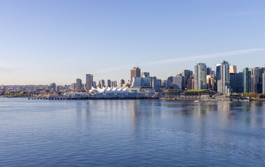 Fototapeta premium Scenic View of Canada Place and Downtown Vancouver, BC Along Waterfront