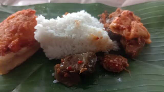 a picture of nasi bungkus 