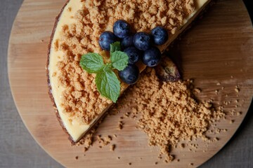 Delicious blueberry crumble cheesecake