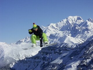 Snowboarder en action