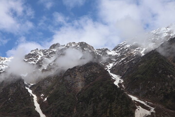 Darjeeling and Sikkim, nestled in the eastern Himalayas, offer breathtaking mountain landscapes, serene monasteries, and lush tea gardens. 