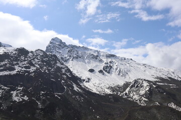 Darjeeling and Sikkim, nestled in the eastern Himalayas, offer breathtaking mountain landscapes, serene monasteries, and lush tea gardens. 