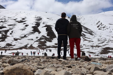 Darjeeling and Sikkim, nestled in the eastern Himalayas, offer breathtaking mountain landscapes, serene monasteries, and lush tea gardens. 