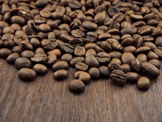 신선하고 향긋한 갓 구운 커피콩