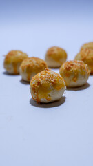 photo of nastar cake with cheese topping on top