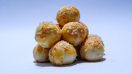 photo of nastar cake with cheese topping on top