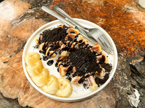 Chocolate Dusted Waffle with Banana Slices