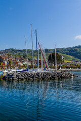 Ville sur les rives du lac Léman en Suisse dans la région viticoles de Lavaux