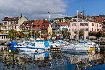 Ville sur les rives du lac Léman en Suisse dans la région viticoles de Lavaux