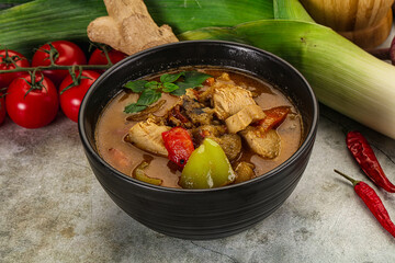 Thai curry with chicken and basil