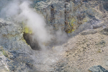 日本一の強酸性温泉　玉川温泉の噴気孔。日本、秋田