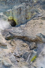 日本一の強酸性温泉 玉川温泉の噴気孔。日本、秋田