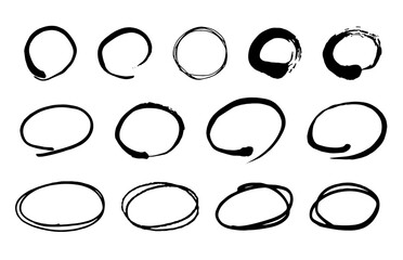 手描きの楕円のセット。落書き風の円。筆で描いた丸のベクターイラスト。