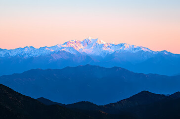Obraz premium Majestic Mountain Range at Sunrise