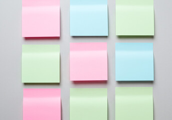 Fototapeta premium 綺麗に並べて貼られたパステルカラーの付箋