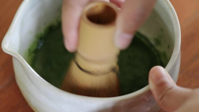 Make matcha green tea
