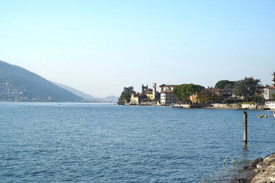 Veduta autunnale del Lago d'Iseo. Provincia di Bergamo, Lombardia, Italia.