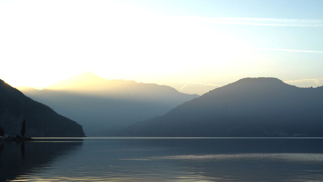Veduta autunnale del Lago d'Iseo. Provincia di Bergamo, Lombardia, Italia.