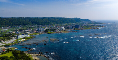Obraz premium Coastal Cityscape and Rocky Shoreline of the Boso Peninsula, Chiba, Japan