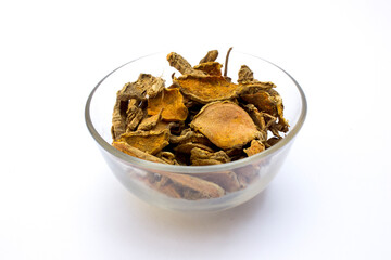 Dried Herbs: Dried turmeric root sliced into thin pieces. This dried turmeric root has the same health benefits as the non-dried one, but makes it easier to ship for long distances.
