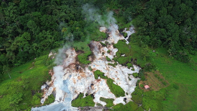 Danau Linow with multiple hydrothermal vents all around, Tomohon, Northern Sulawesi, Indonesia