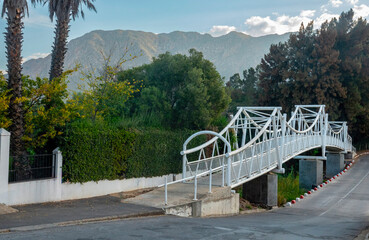 Obraz premium Pedestrian bridge across the river in Montagu. This replaced the previous pedestrian suspension bridge which was washed away by floods in 2008.