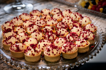 alimento, alacena, delicioso, salubre, restaurante, comida, bombones, postre, mesa, apetitoso, fresco, dulce, rico, exquisito, tentador, harinas, crema, chocolate, mesa de tortas, pasteleria