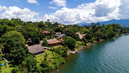Fototapeta premium Scenic Malawian Lakefront Villa Surrounded by Lush Greenery