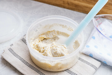 滑らかになるまで混ぜる高加水パン生地