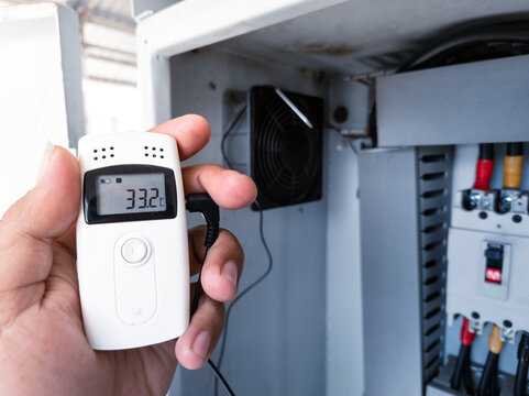 Check the temperature area component panel circuit control with the temperature data logger for analysis overheat on the component work.