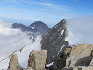 Großes Fiescherhorn 4049m rechts... und hinten der Eiger 3967m