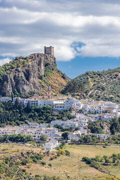 Cadiz, Andalusia, Spain. The Spanish village of Zahara de la Sierra.
