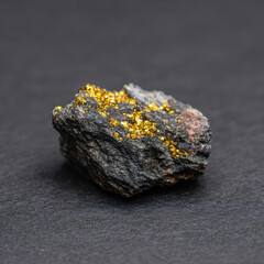 Rock Mineral Geology Texture: Gold Crystal Stone Nature Surface Black Metallic Formation Earth Raw Closeup Background Unique Specimen Dust Layered Gleam Industry Exploration Mineralogy